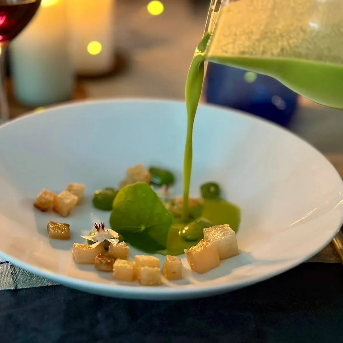 Image alt description