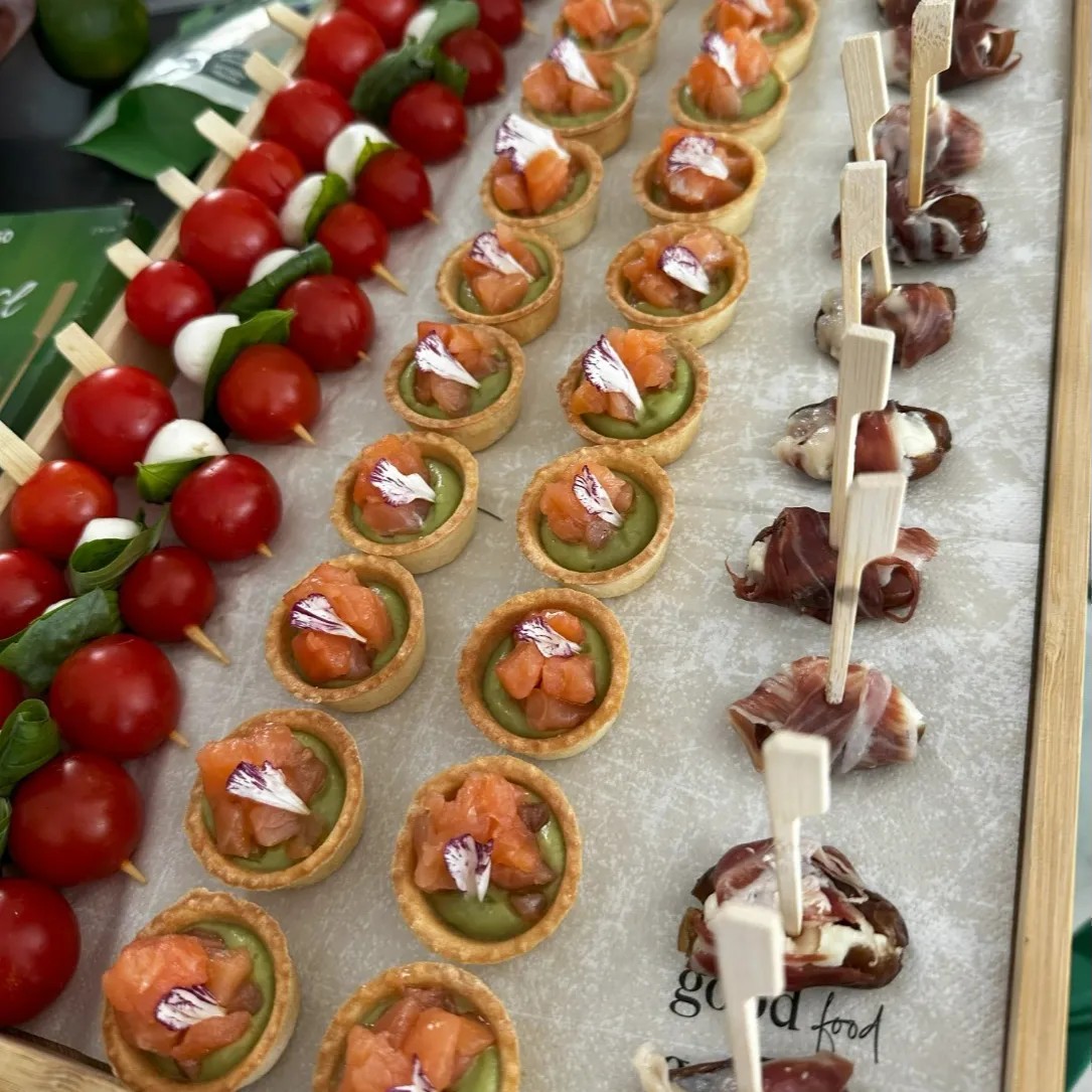 Image alt description