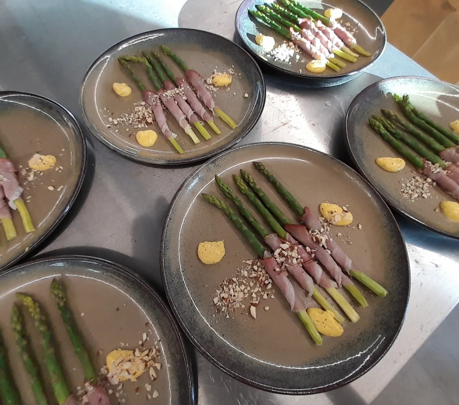 Image alt description