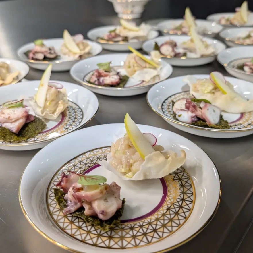 Image alt description