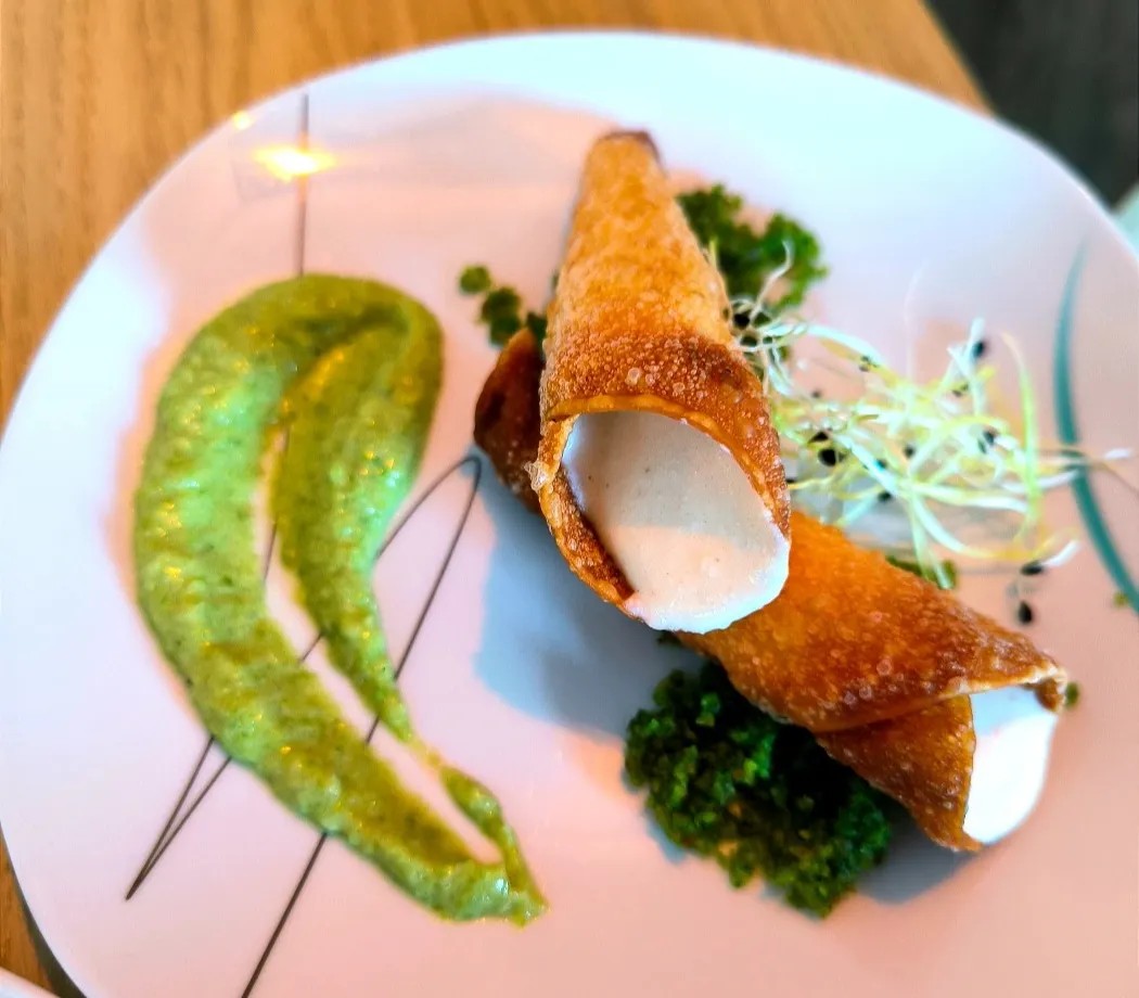 Image alt description