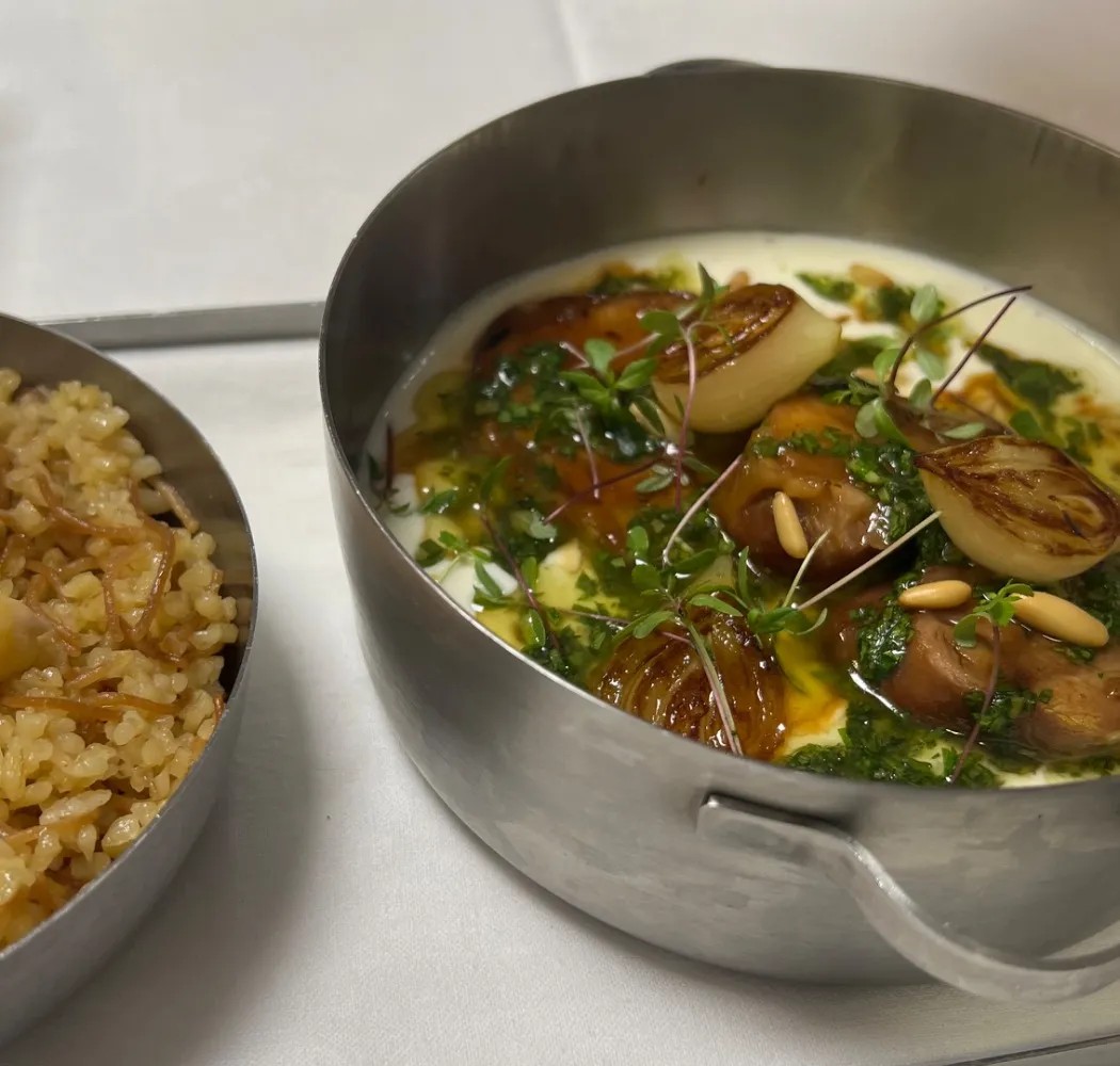 Image alt description