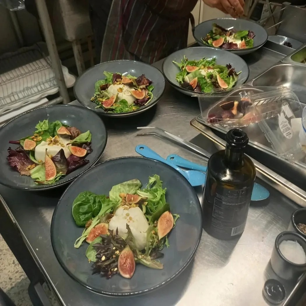 Image alt description