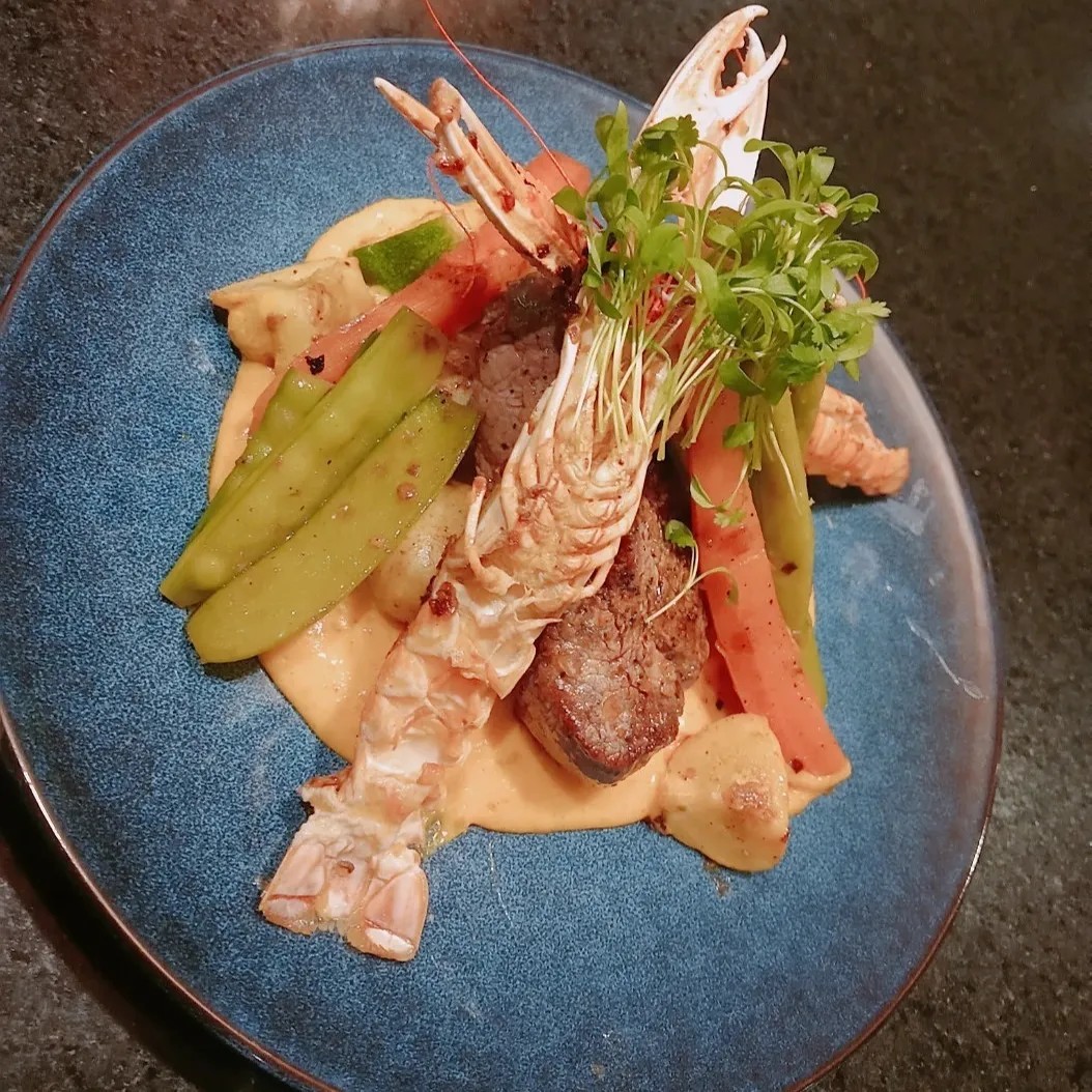 Image alt description