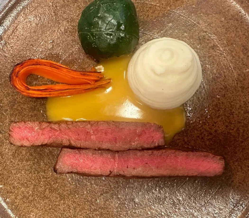 Image alt description