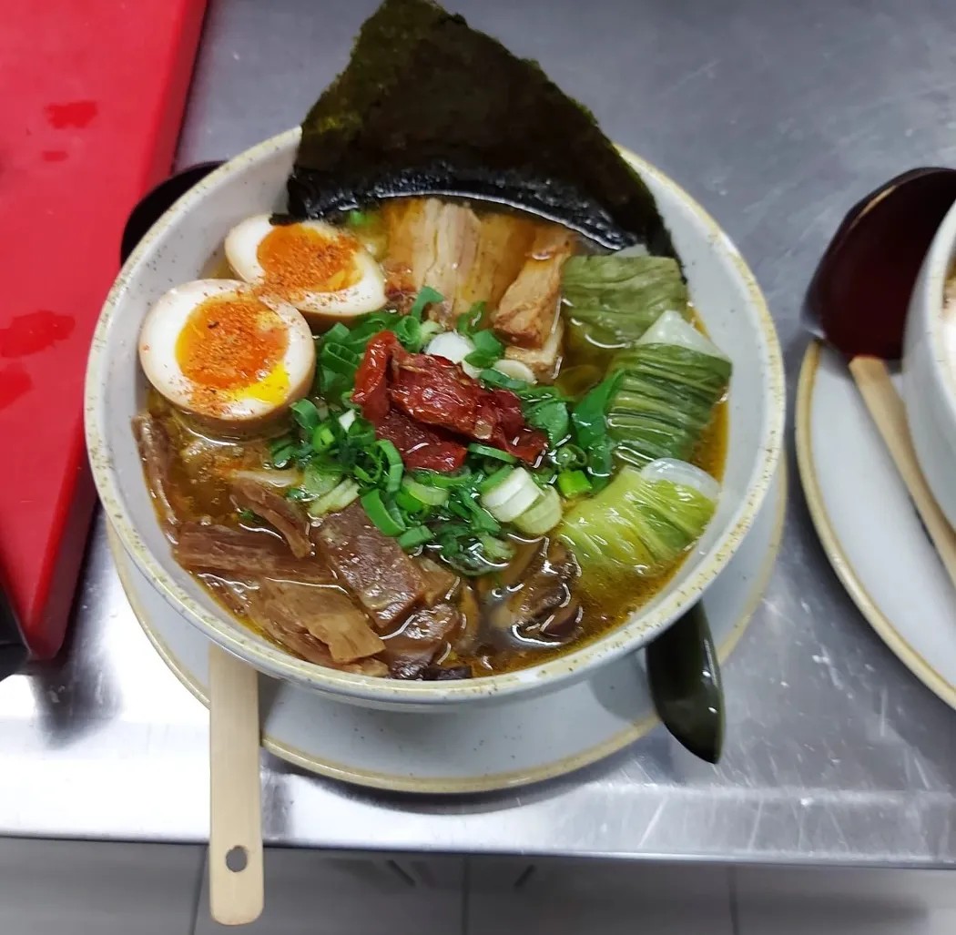 Image alt description