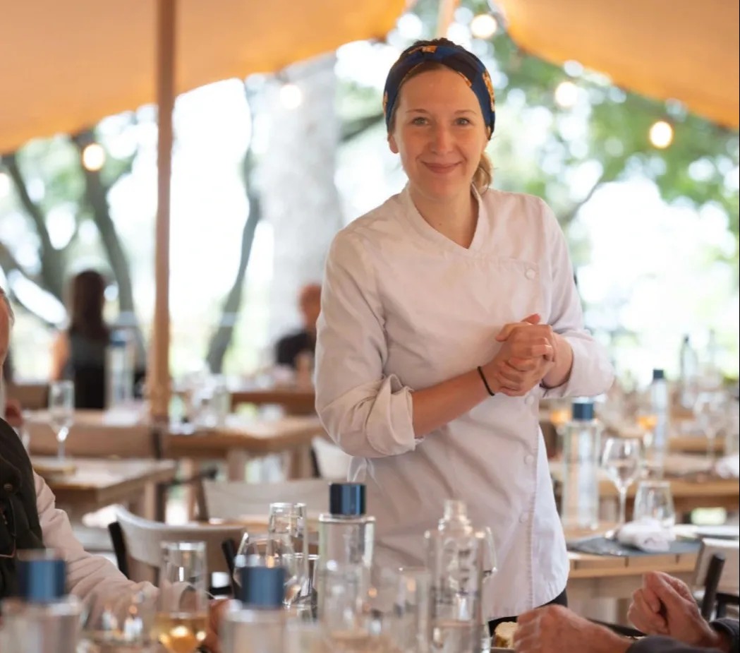 Image alt description