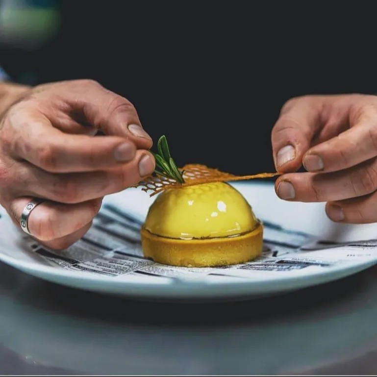 Image alt description