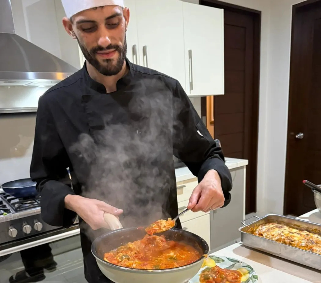 Image alt description