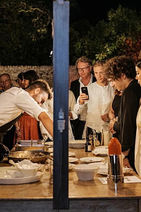 Image alt description