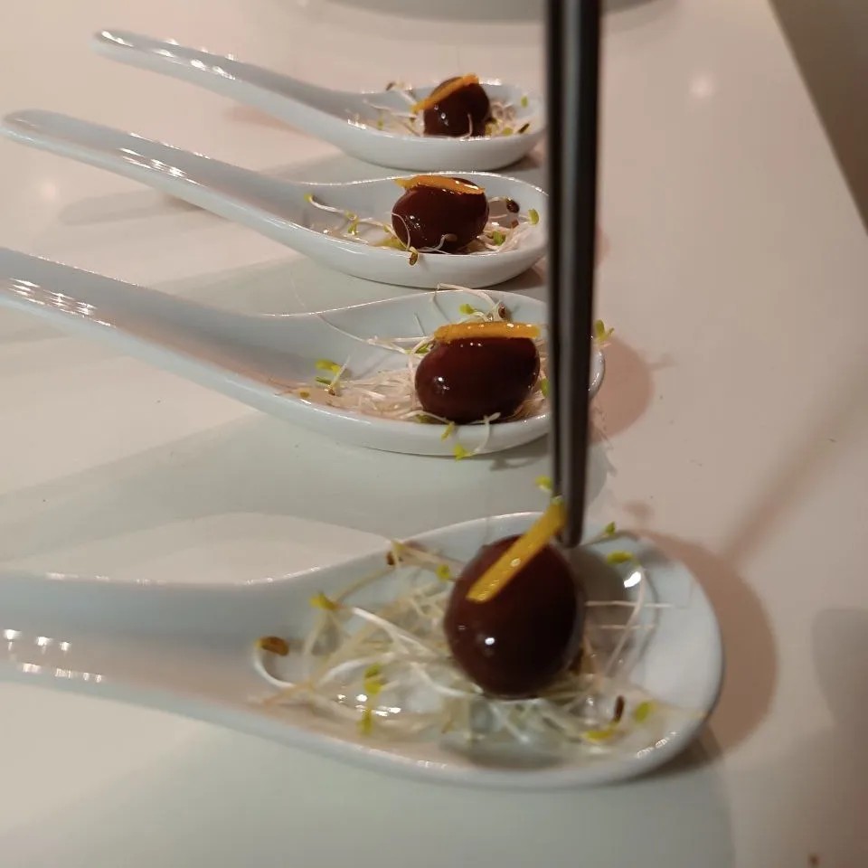 Image alt description