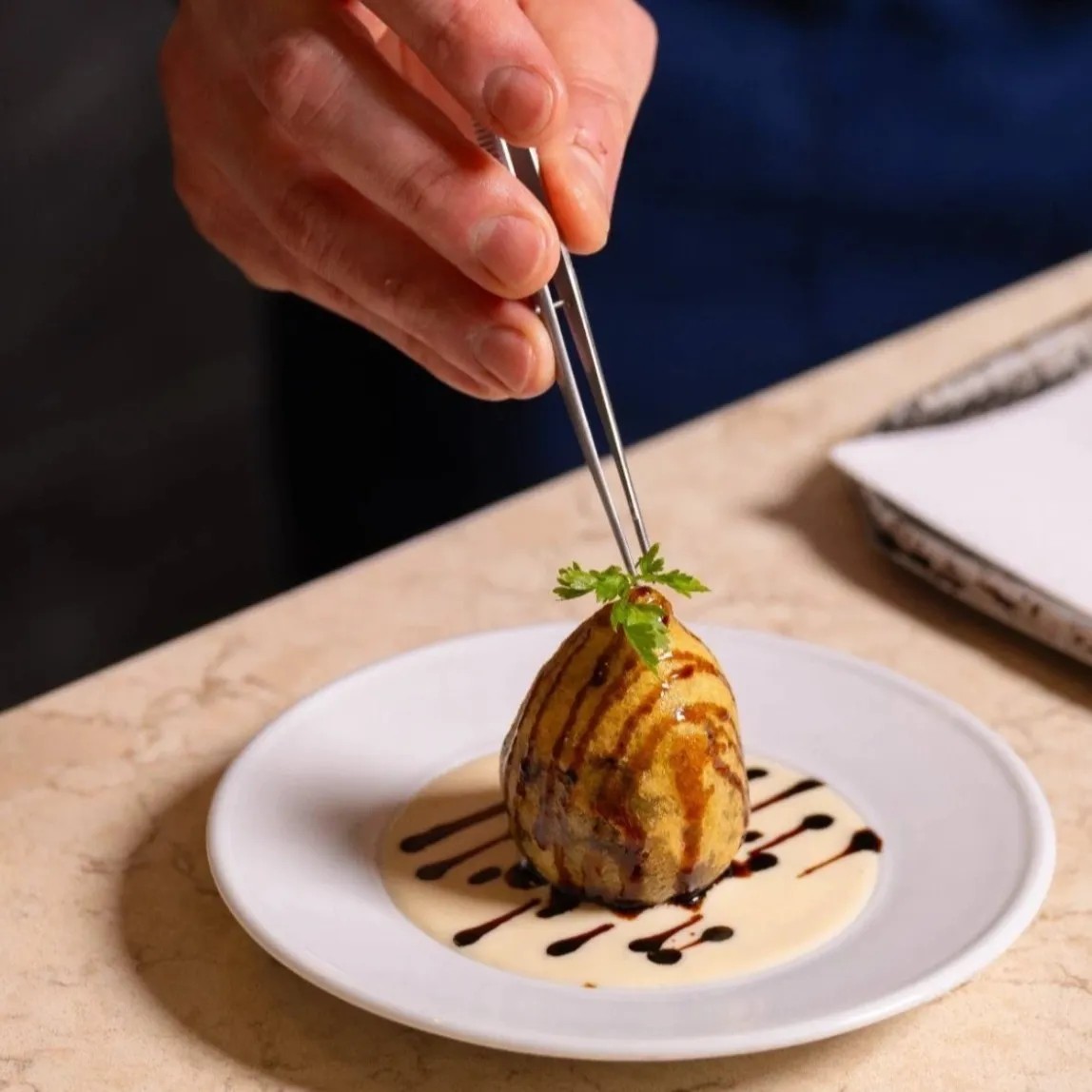 Image alt description