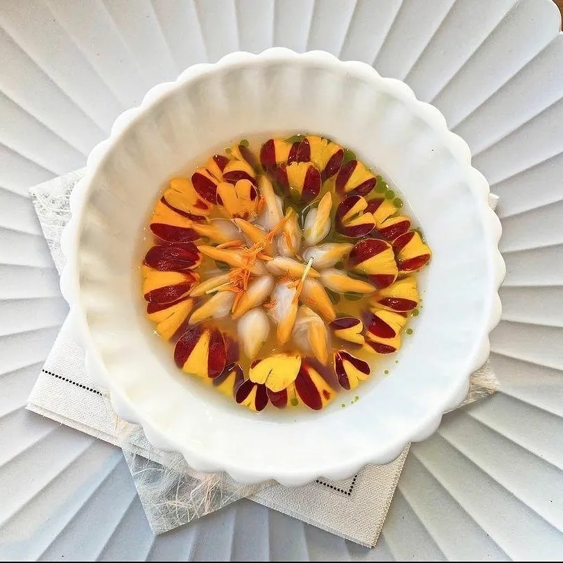 Image alt description