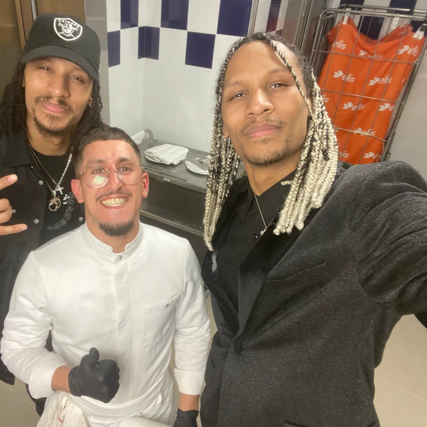 Image alt description