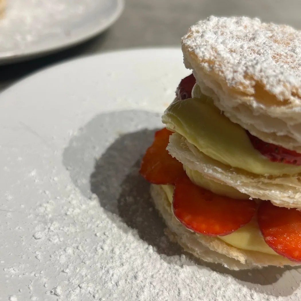 Image alt description