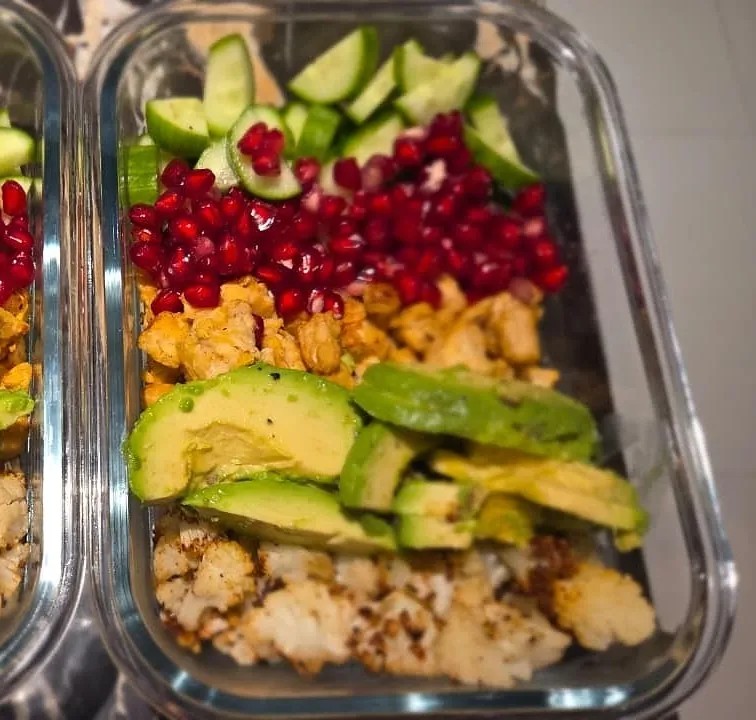 Image alt description