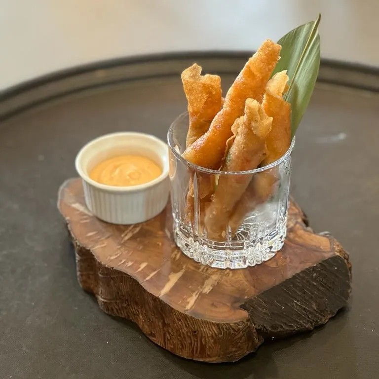 Image alt description