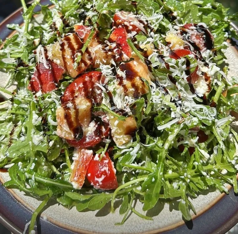 Image alt description