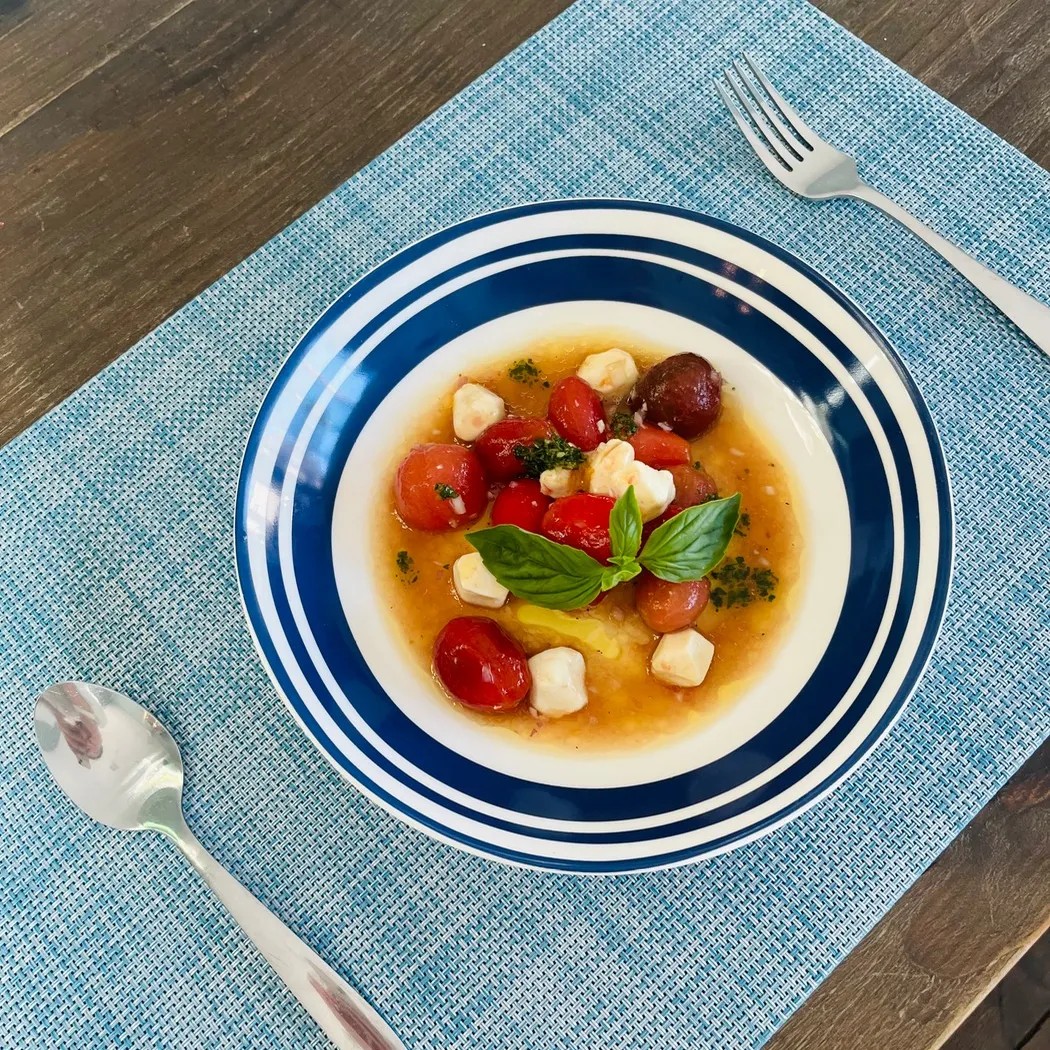 Image alt description