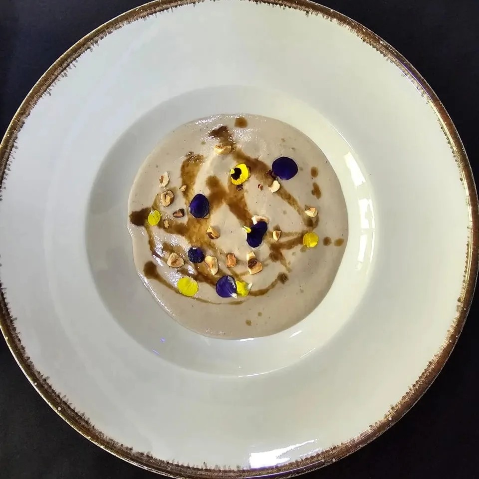 Image alt description