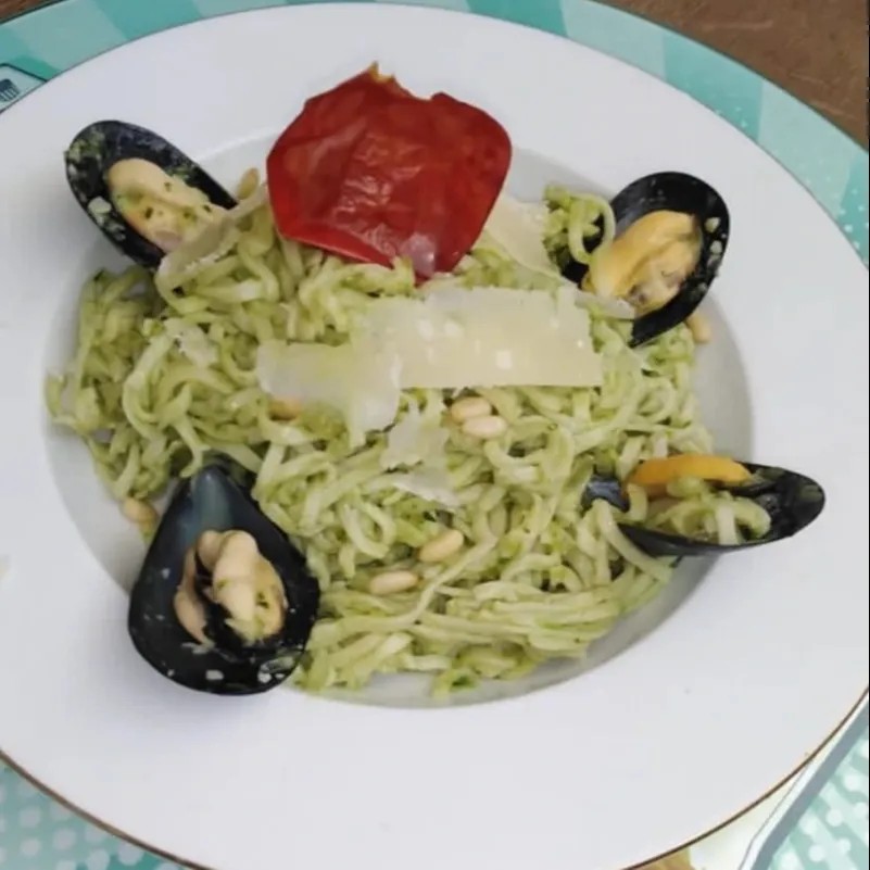 Image alt description