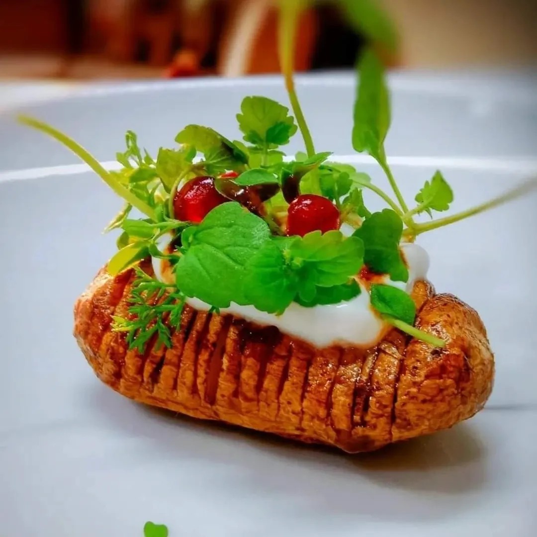 Image alt description