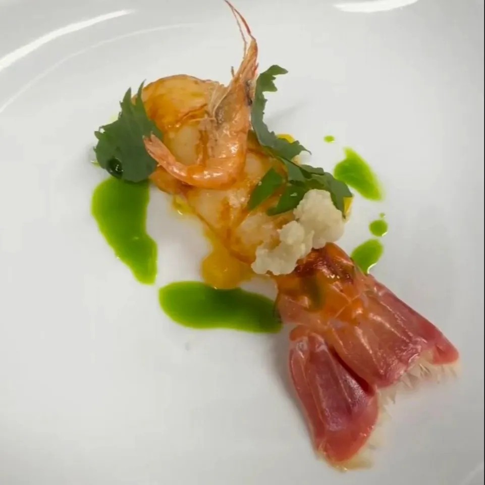 Image alt description