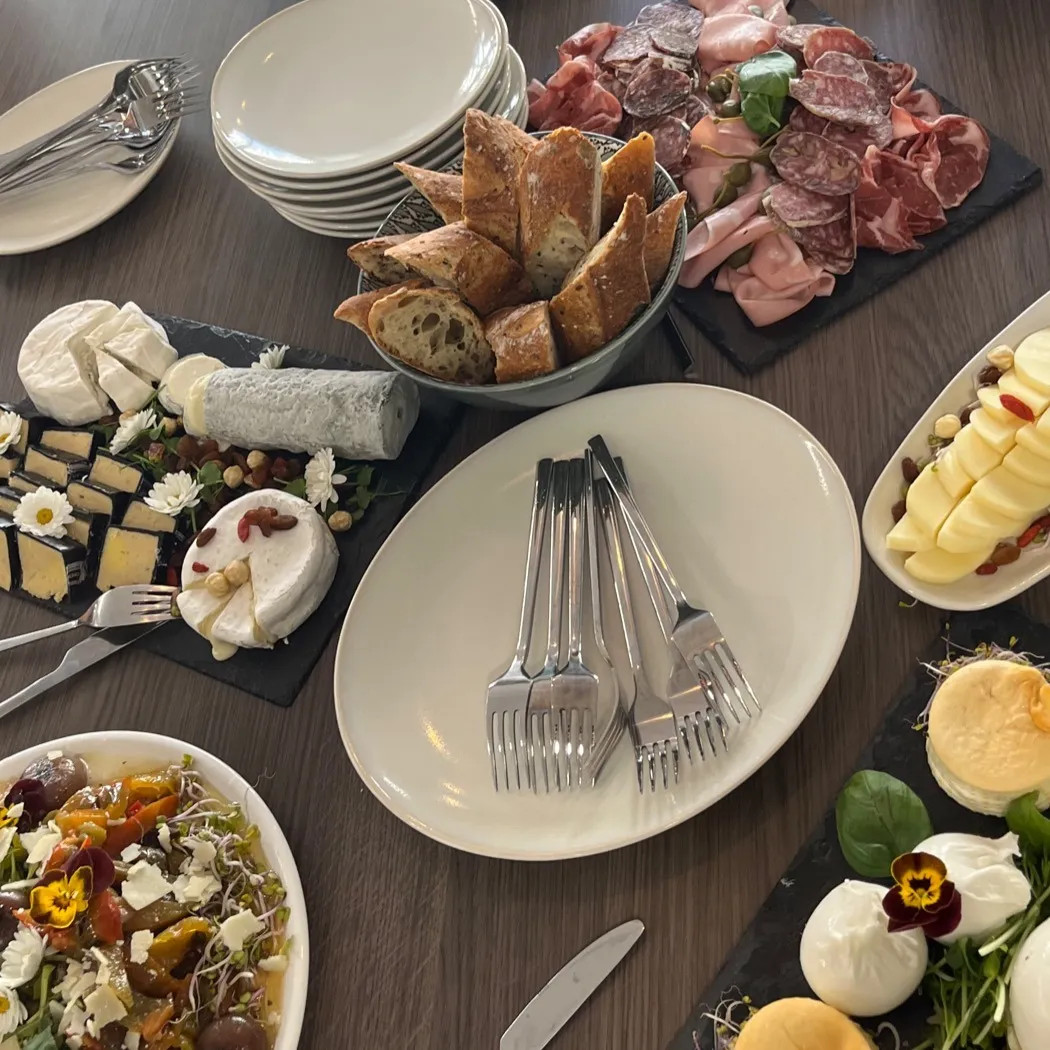 Image alt description