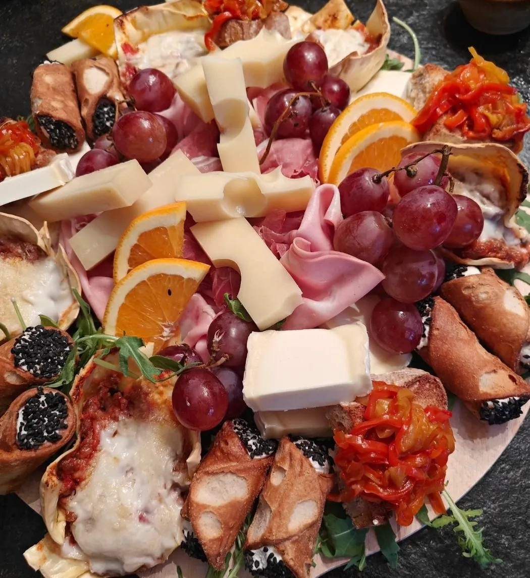 Image alt description