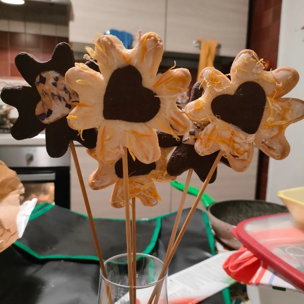 Image alt description