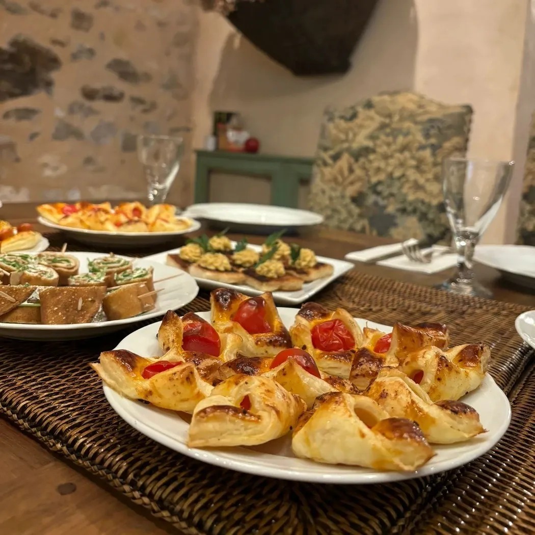 Image alt description