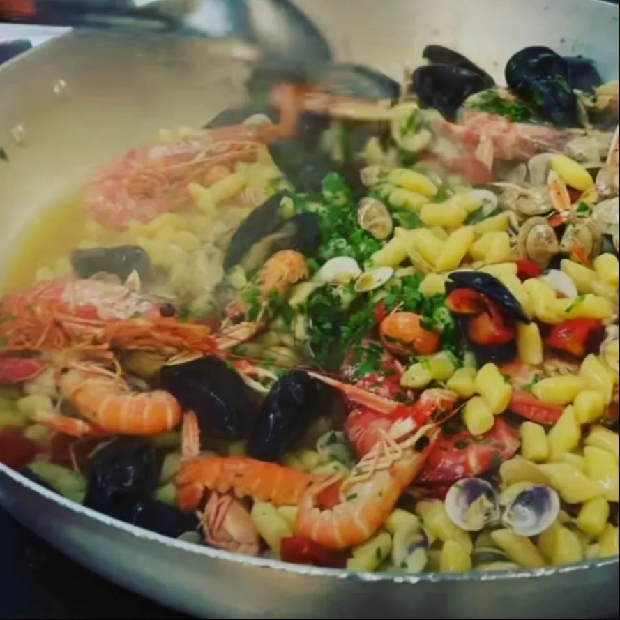 Image alt description