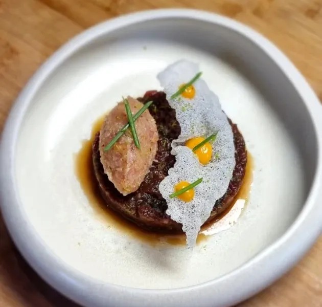 Image alt description