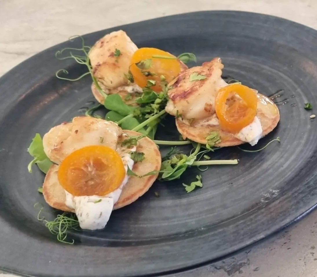 Image alt description