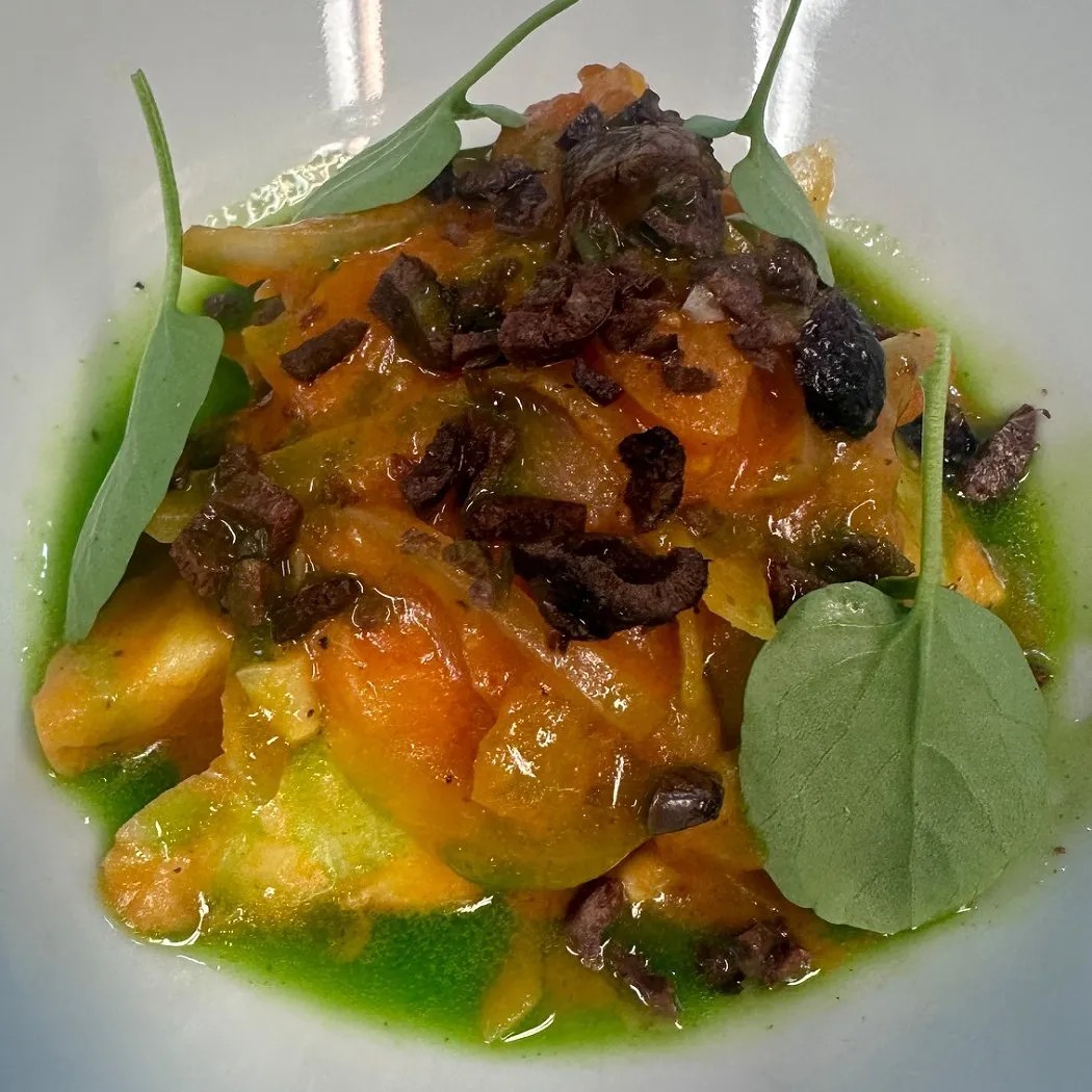 Image alt description