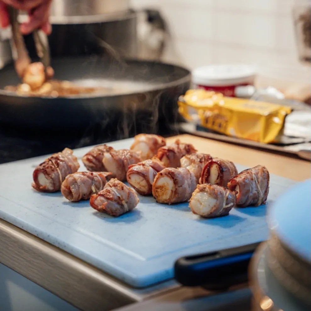 Image alt description