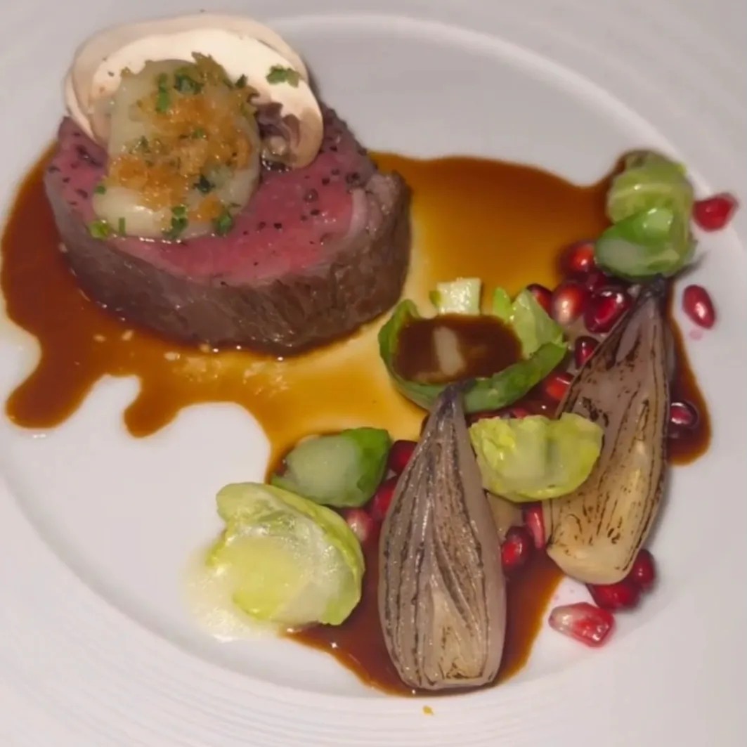 Image alt description