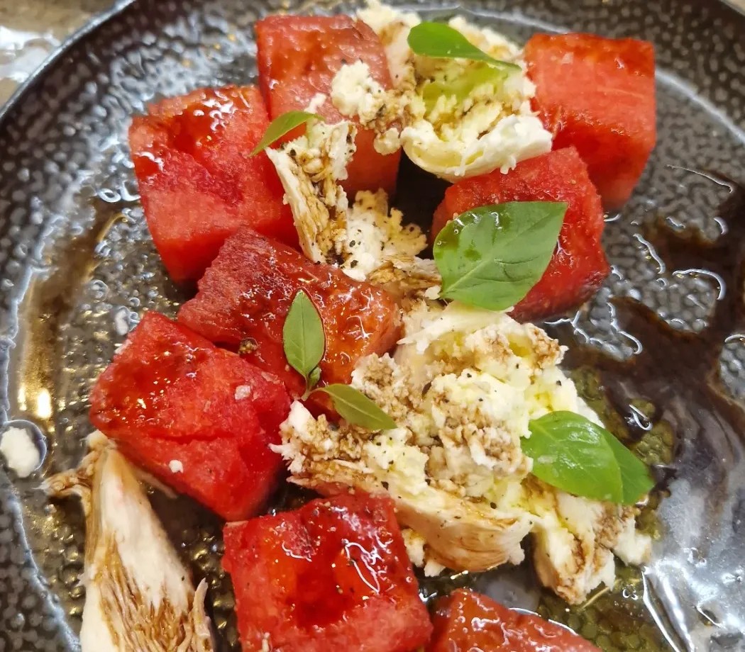 Image alt description