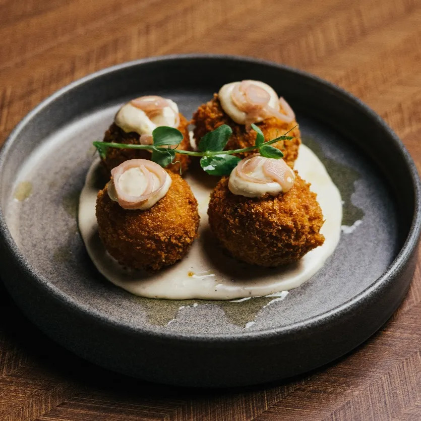 Image alt description