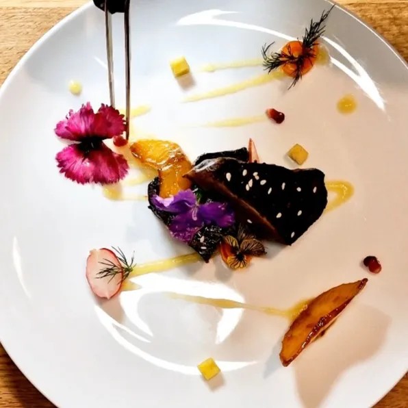 Image alt description