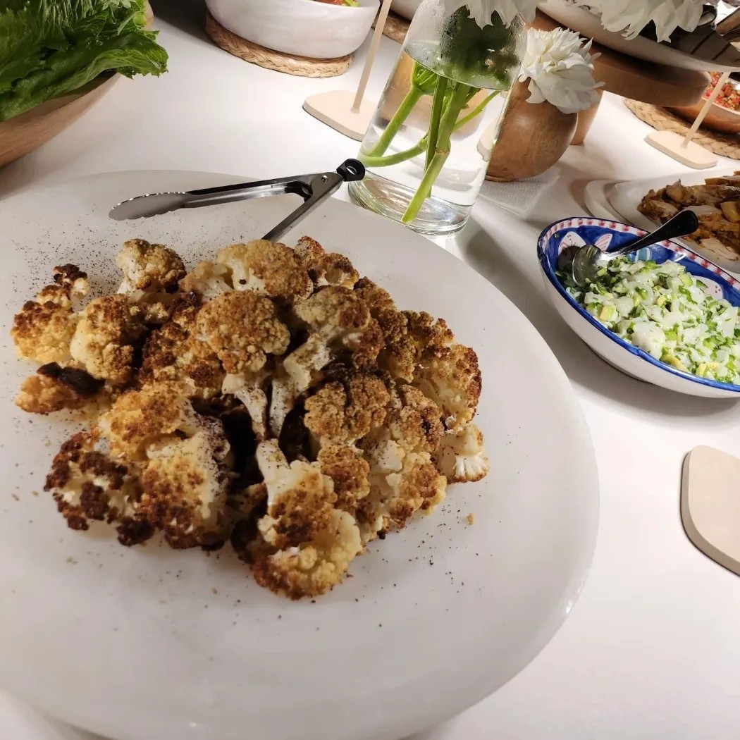 Image alt description