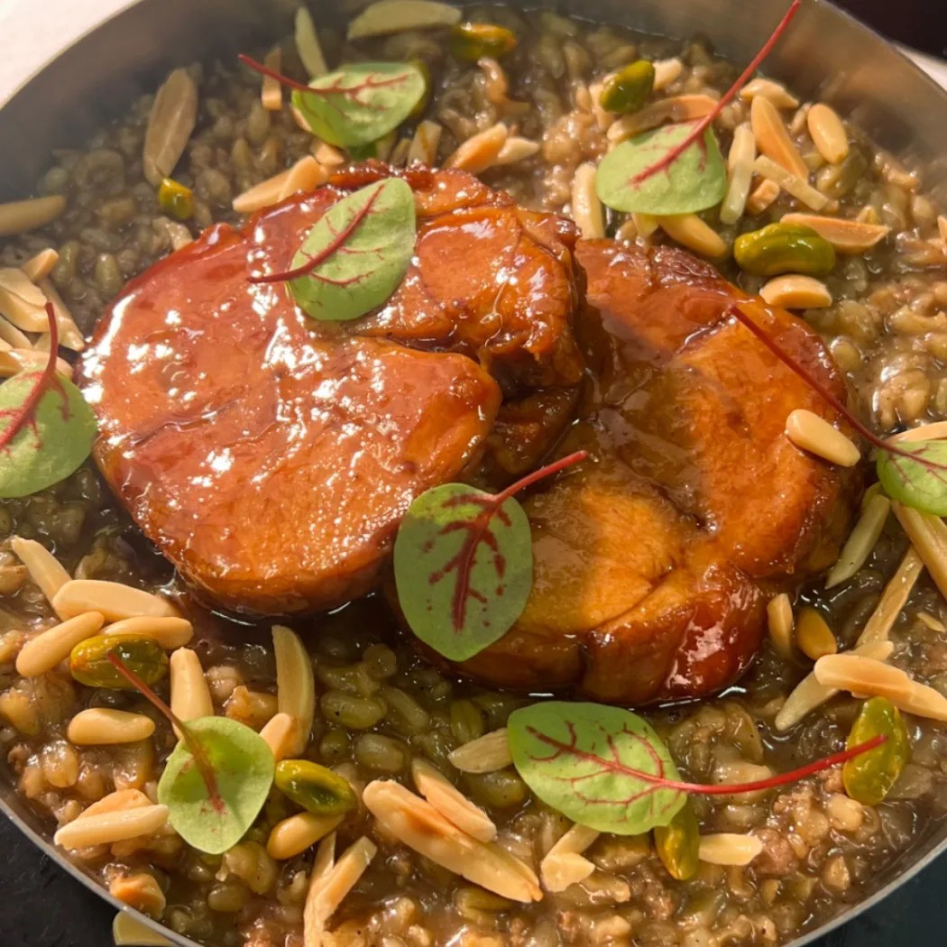 Image alt description