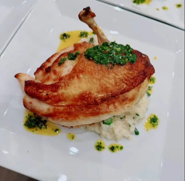 Image alt description