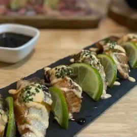 Image alt description