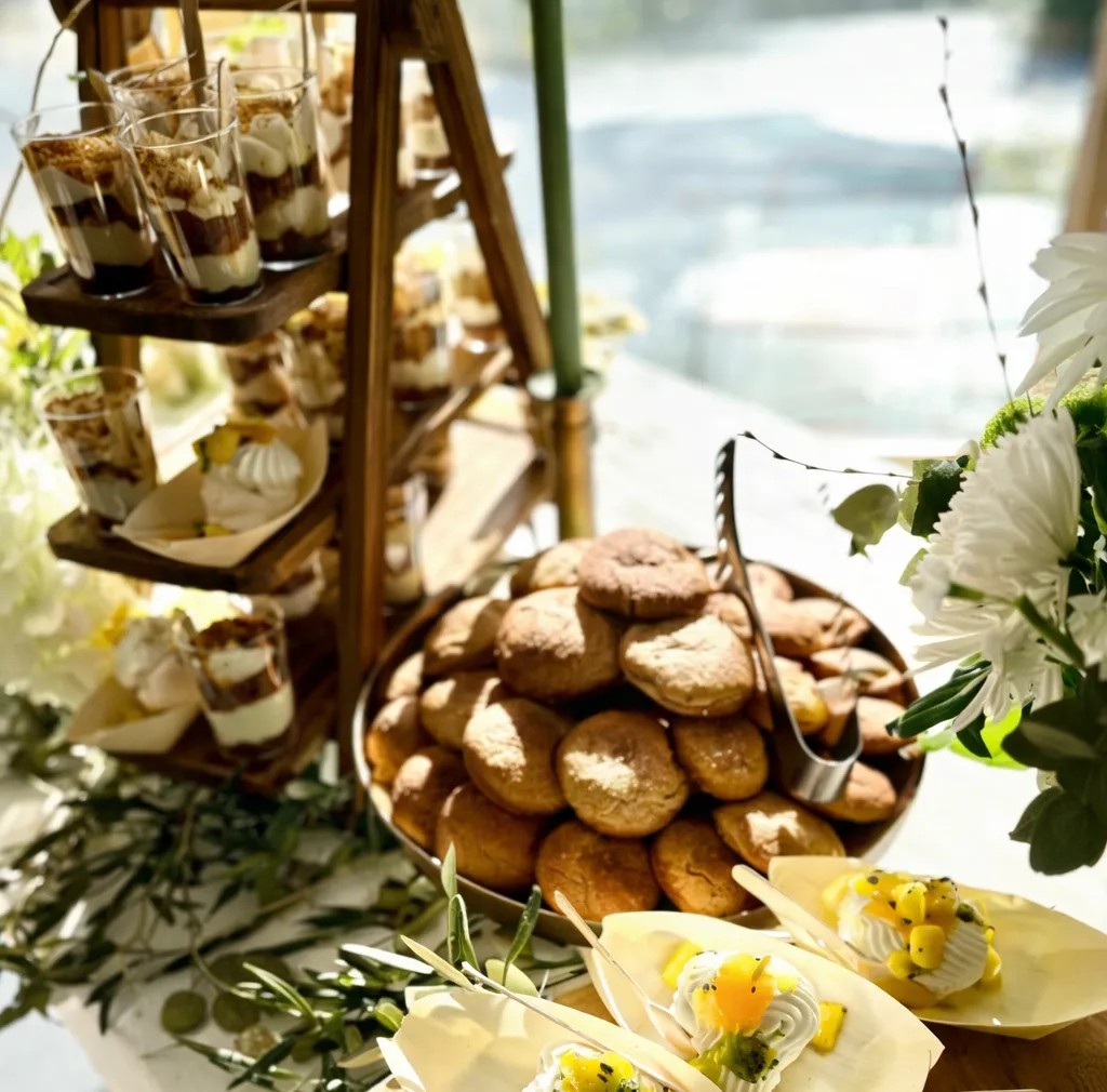 Image alt description