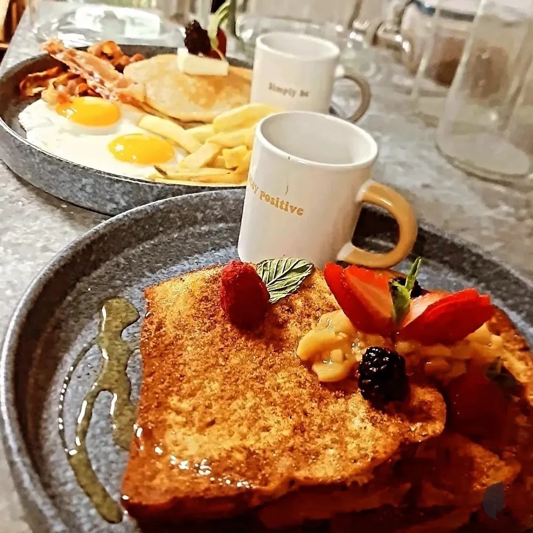 Image alt description