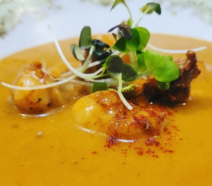 Image alt description