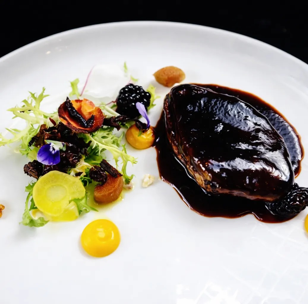 Image alt description