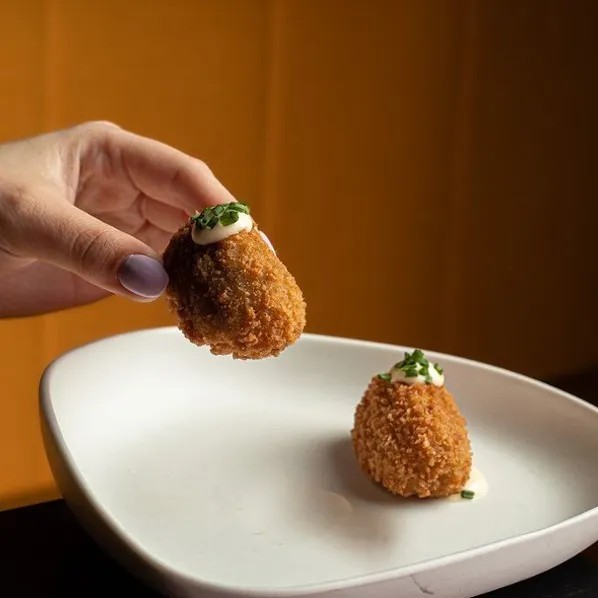 Image alt description