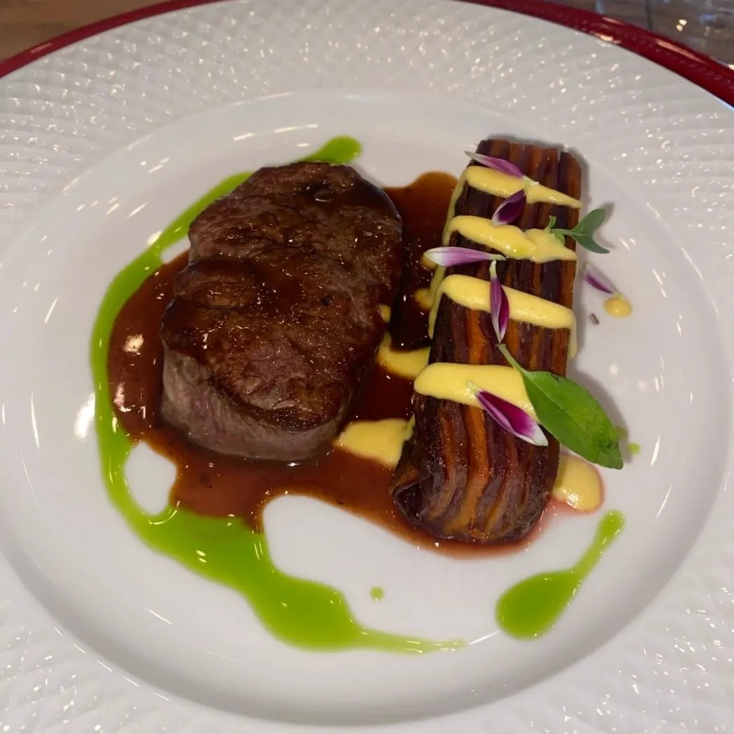 Image alt description